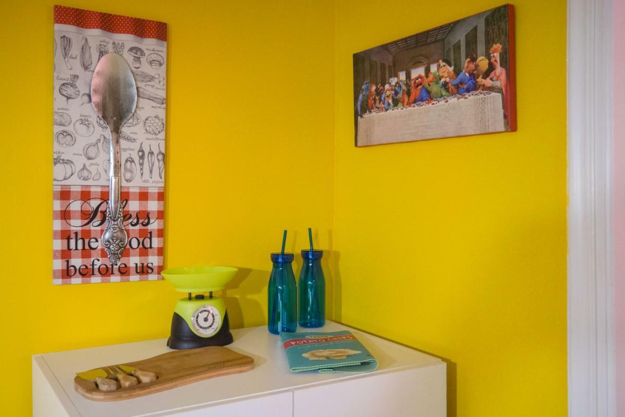"Casa De Colores", Next To The Metro Athene Buitenkant foto
