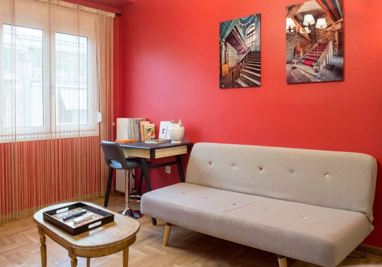 "Casa De Colores", Next To The Metro Athene Buitenkant foto